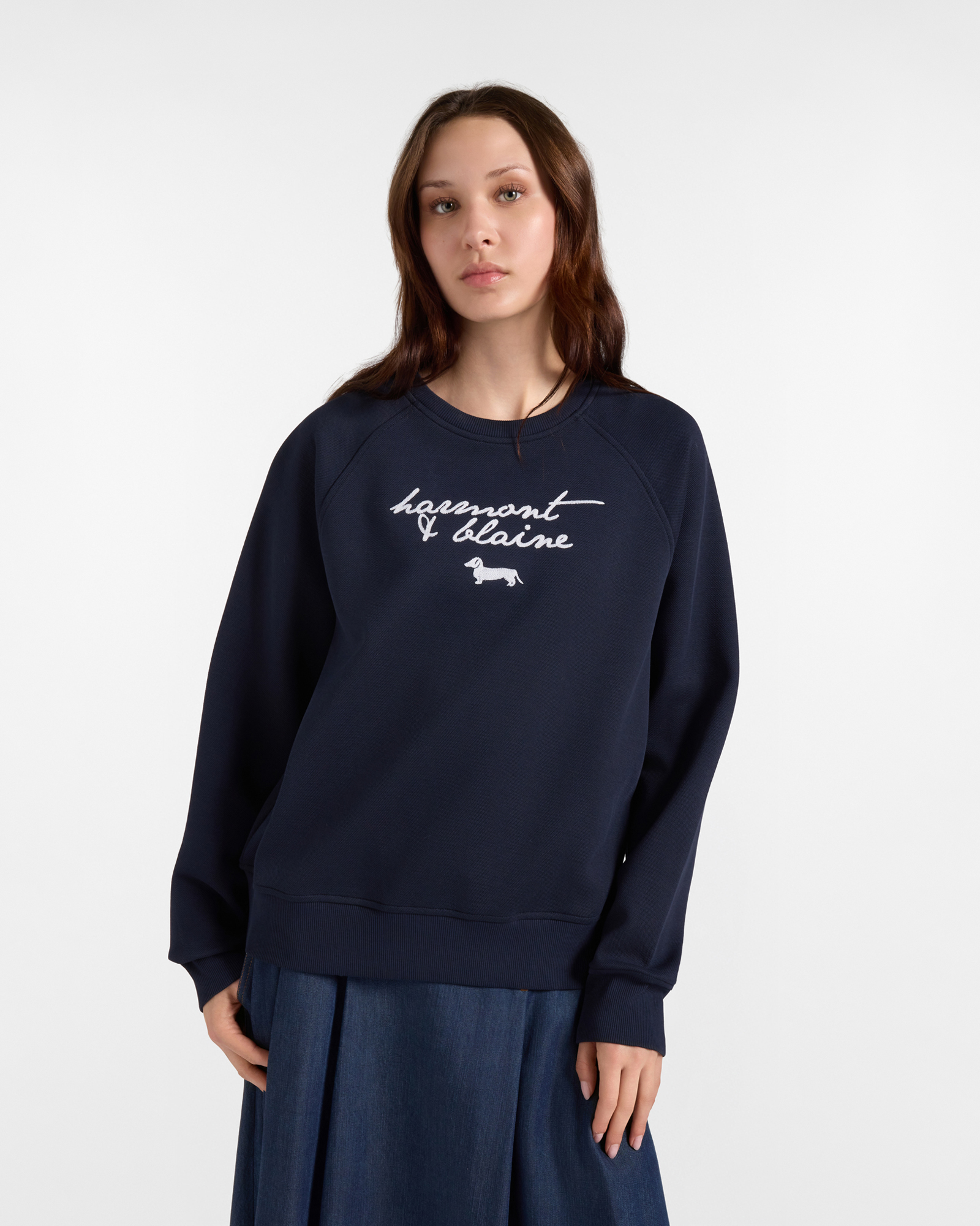 Women's blue crewneck sweatshirt with raglan sleeves and logo embroidery