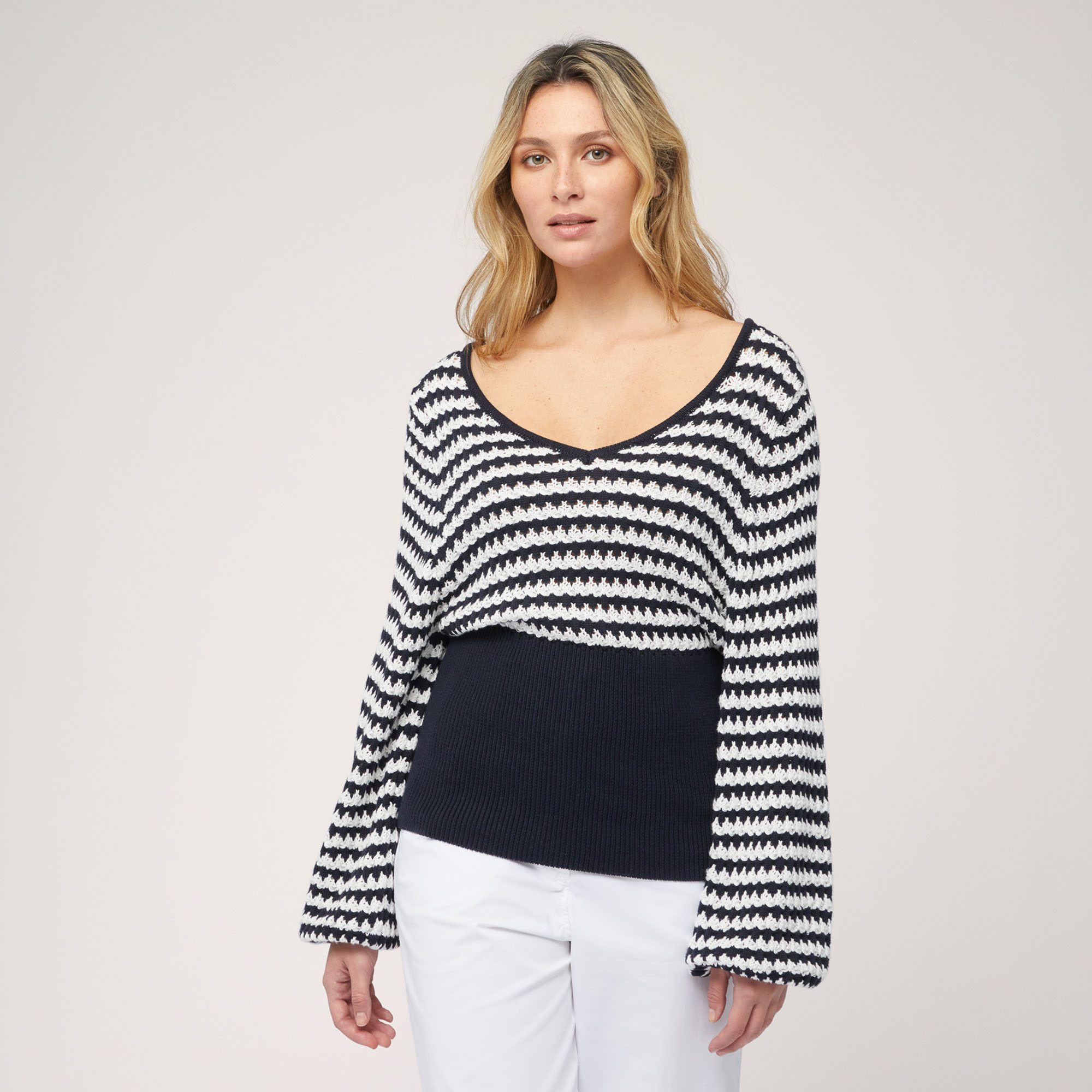 Pullover mit Stil-Mix