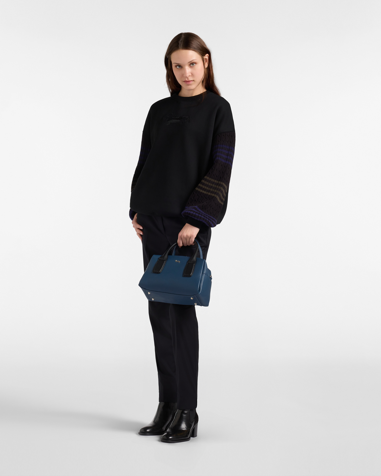 Women&rsquo;s oversized sweatshirt with knitted sleeves, BLACK, large