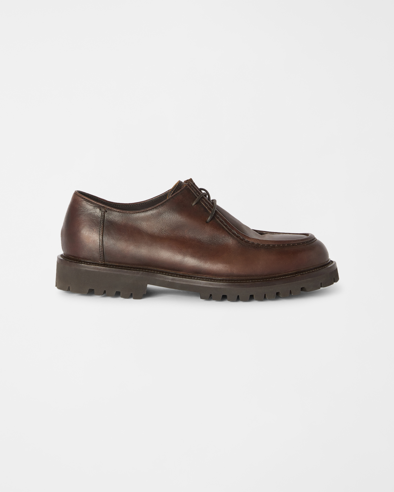Men&rsquo;s derby shoe in pre-faded leather with loafer-style stitched toe, in dark brown