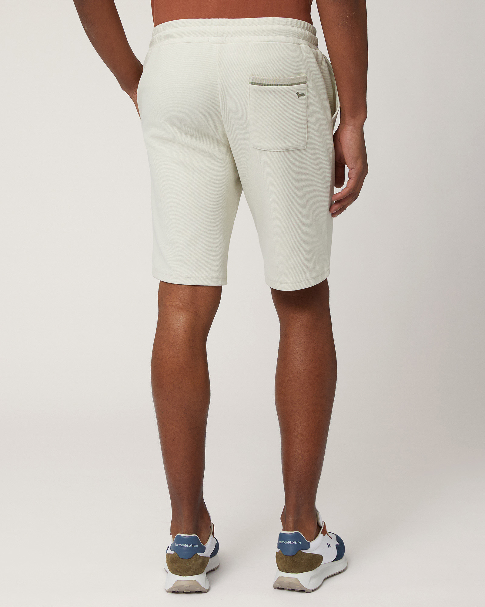 Bermudas con cordón y bolsillo trasero