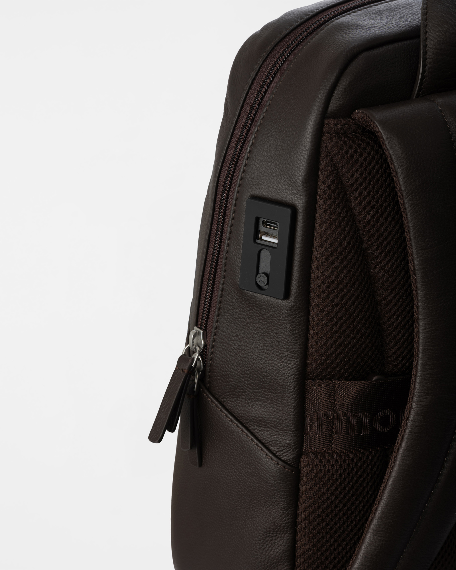 Men&rsquo;s genuine leather rucksack, DARK OAK, large