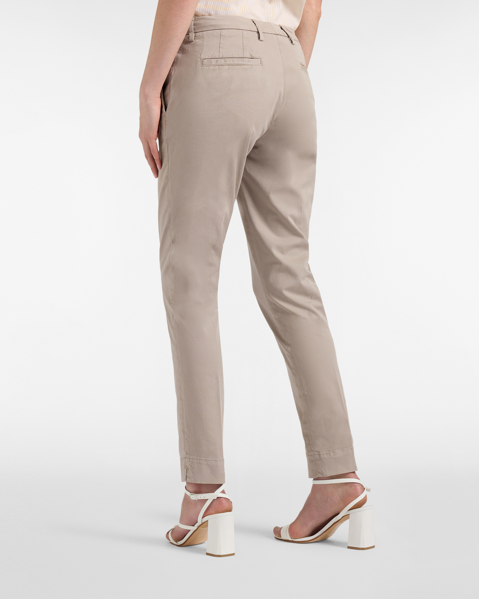 Women's slim-fit pants with slant pocket