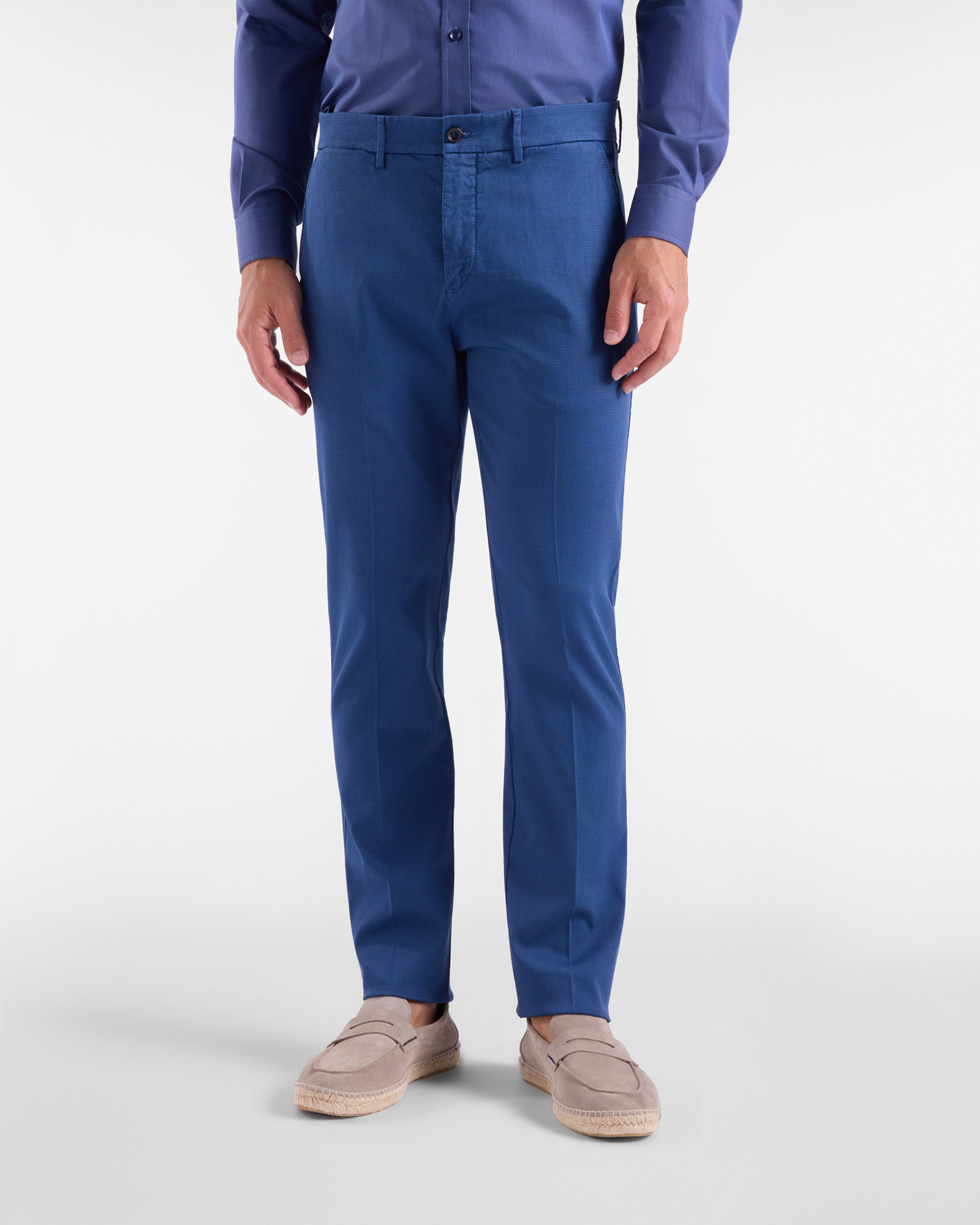 Men's narrow-fit chino pants with micro pattern