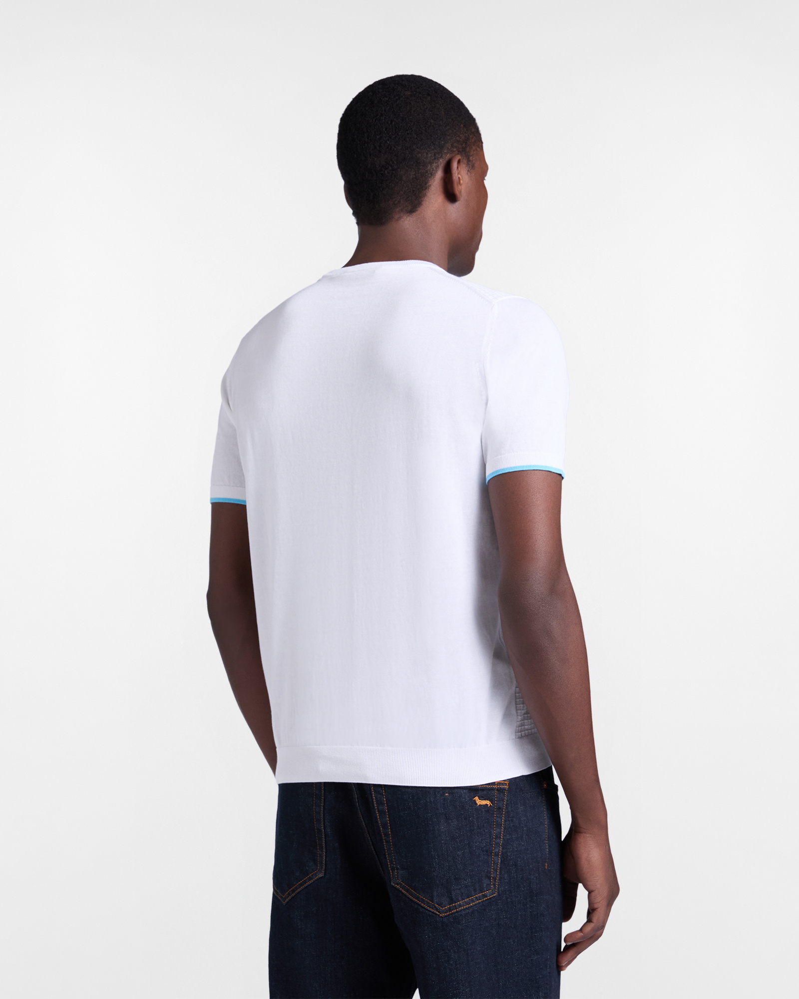 Knit T-shirt with 3D processing