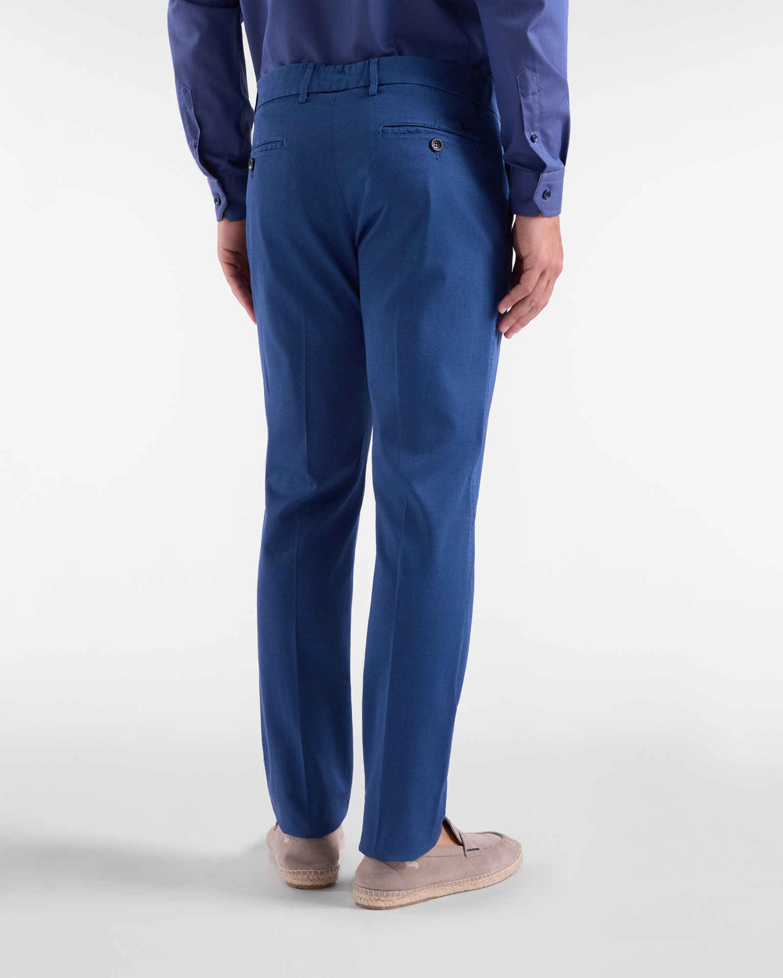 Men's narrow-fit chino pants with micro pattern