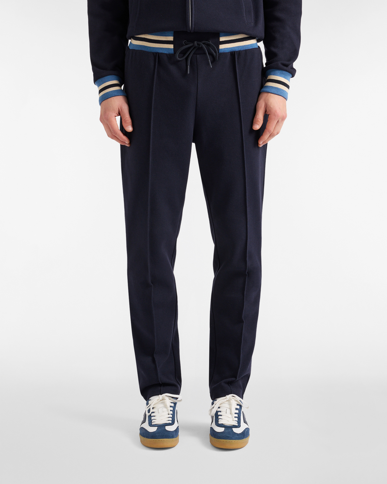 Sport pants with striped belt
