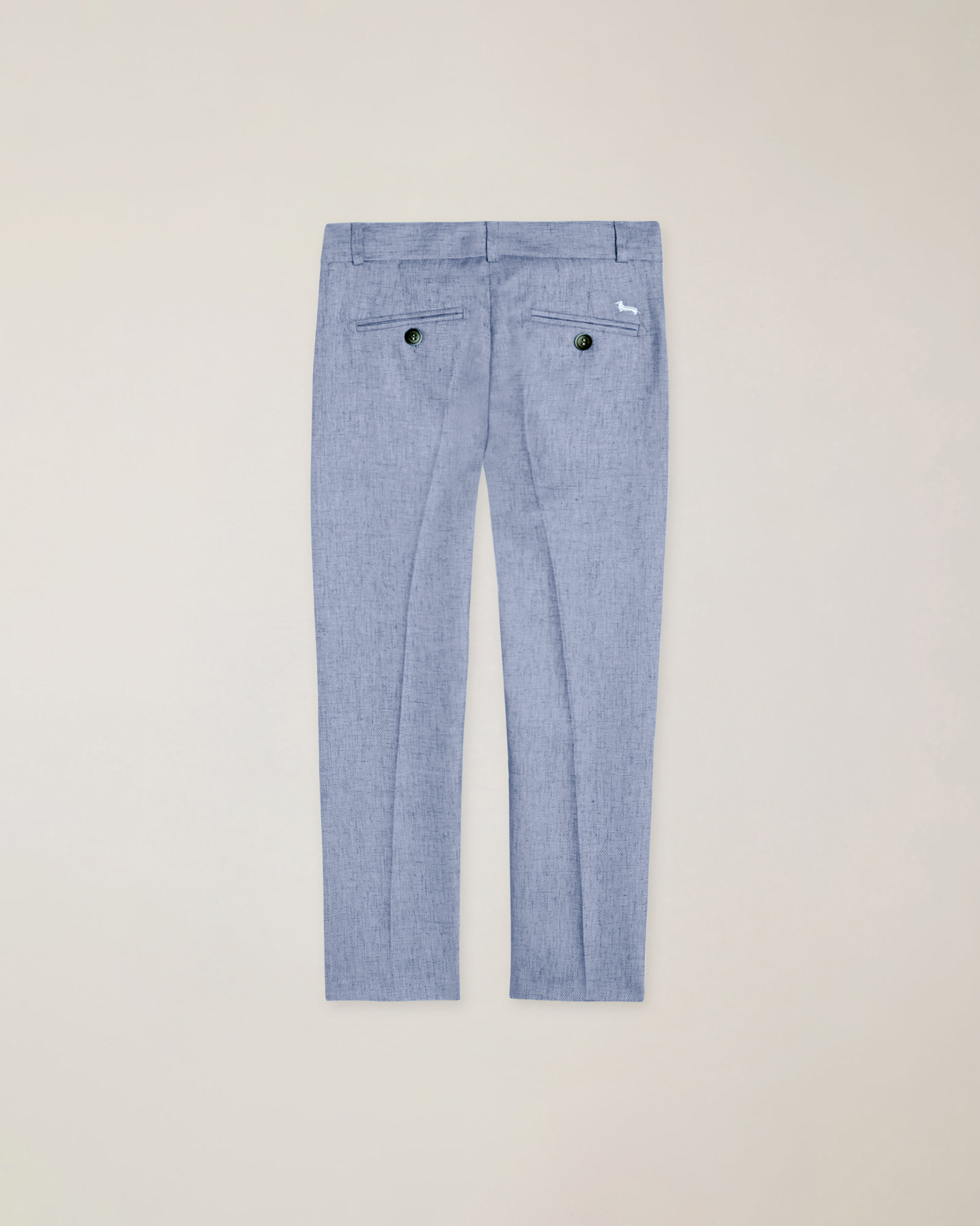 Pantal&oacute;n con bolsillos tipo americano y logotipo bordado.