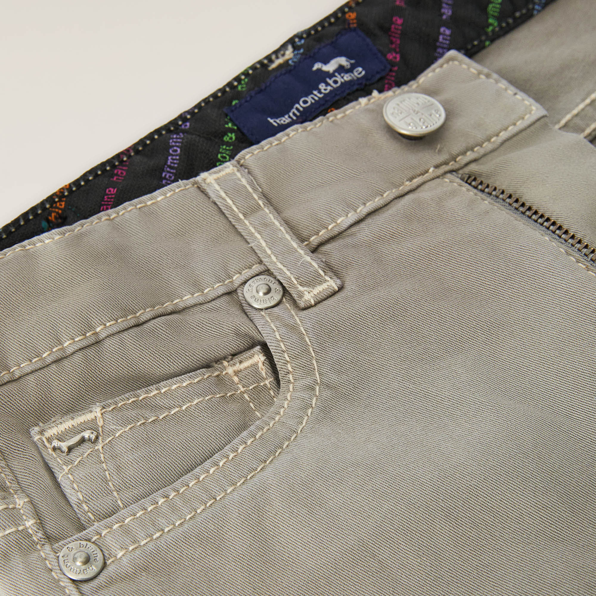 Pantaloni 5 tasche con ricamo sul retro, Grigio Perla, large image number 2