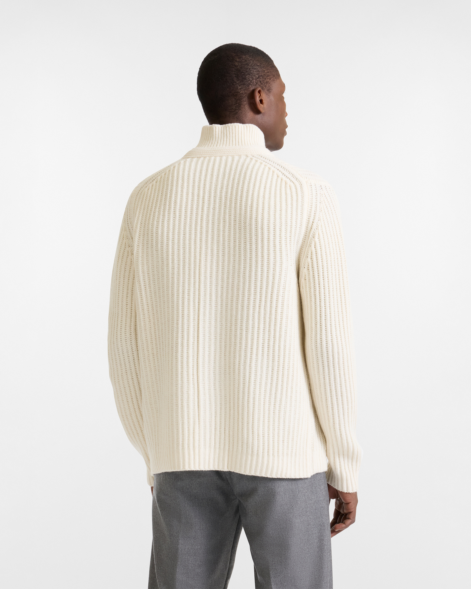 Cardigan en Punto Inglés con Efecto 3D