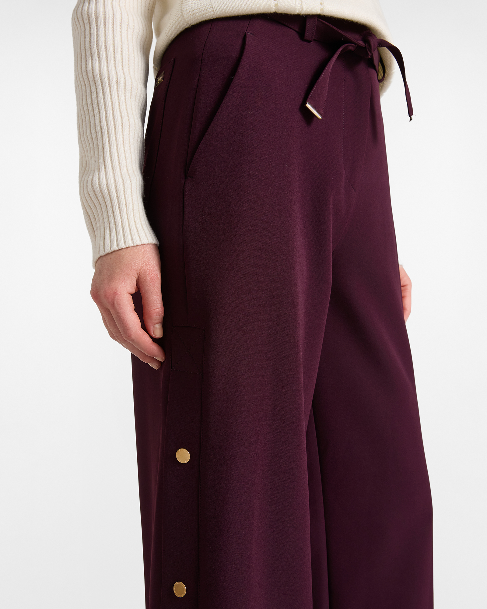 Women&rsquo;s straight-leg trousers with side buttons, DARK PURPLE, large