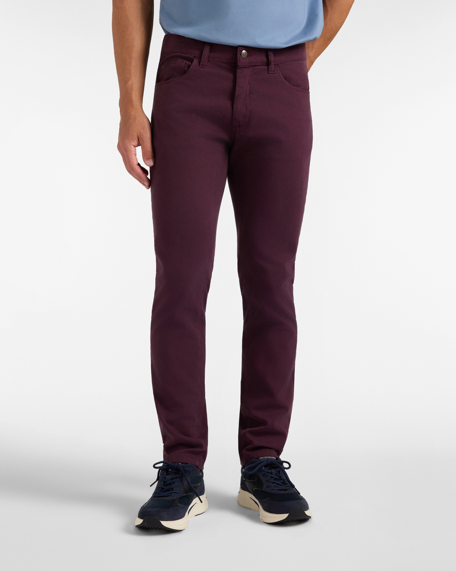 Men&rsquo;s slim-fit burgundy red stretch cotton 5-pocket trousers Made in Italy