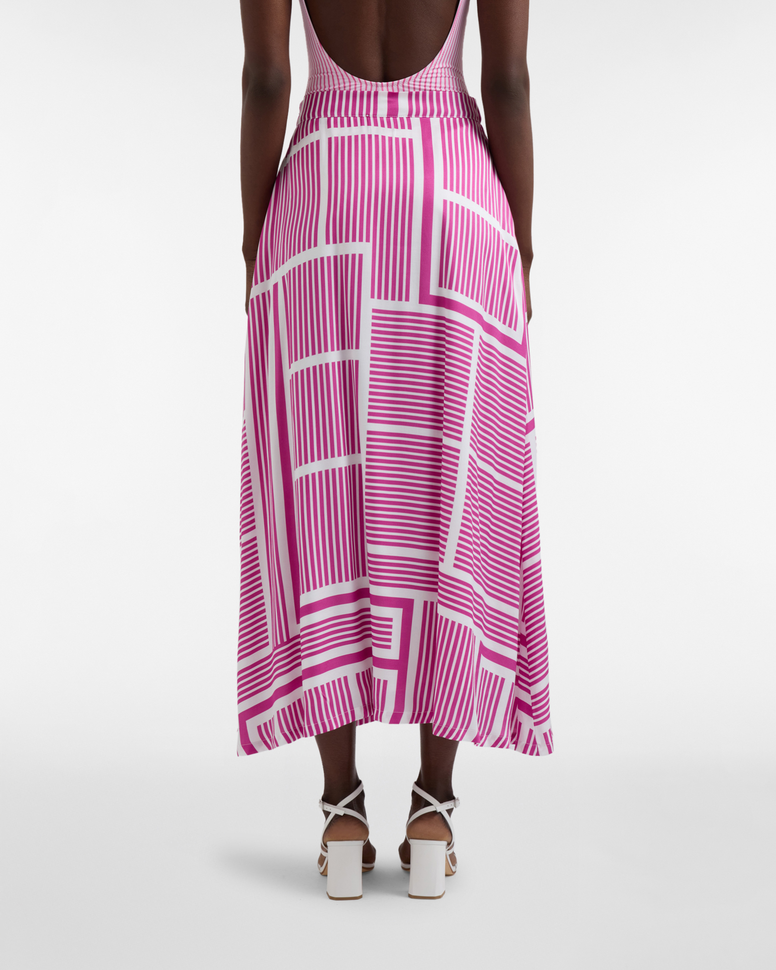 High-waisted pleated skirt