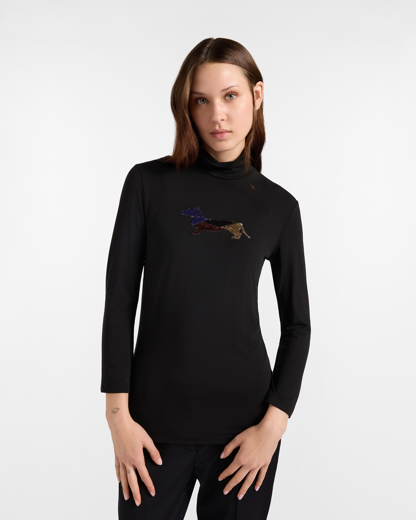Women&rsquo;s low-cut turtleneck T-shirt in black stretch modal with sequins