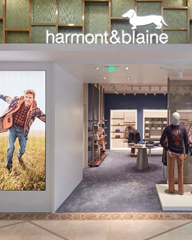 Harmont & Blaine, the Italian brand founded in Naples in 1995, continues its international expansion. After taking direct control of the distribution in Hong Kong - where the brand is present with a shop in Sogo Causeway Bay and will soon add another shop on the Kowloon side - one of the focuses of development over the next two years will be China, where the brand has just made its debut with the opening of its first boutique in Shanghai, at the Yaohan shopping centre, and will then continue its development in the cities of Beijing, Hangzhou, Nanjing and Chengdu.