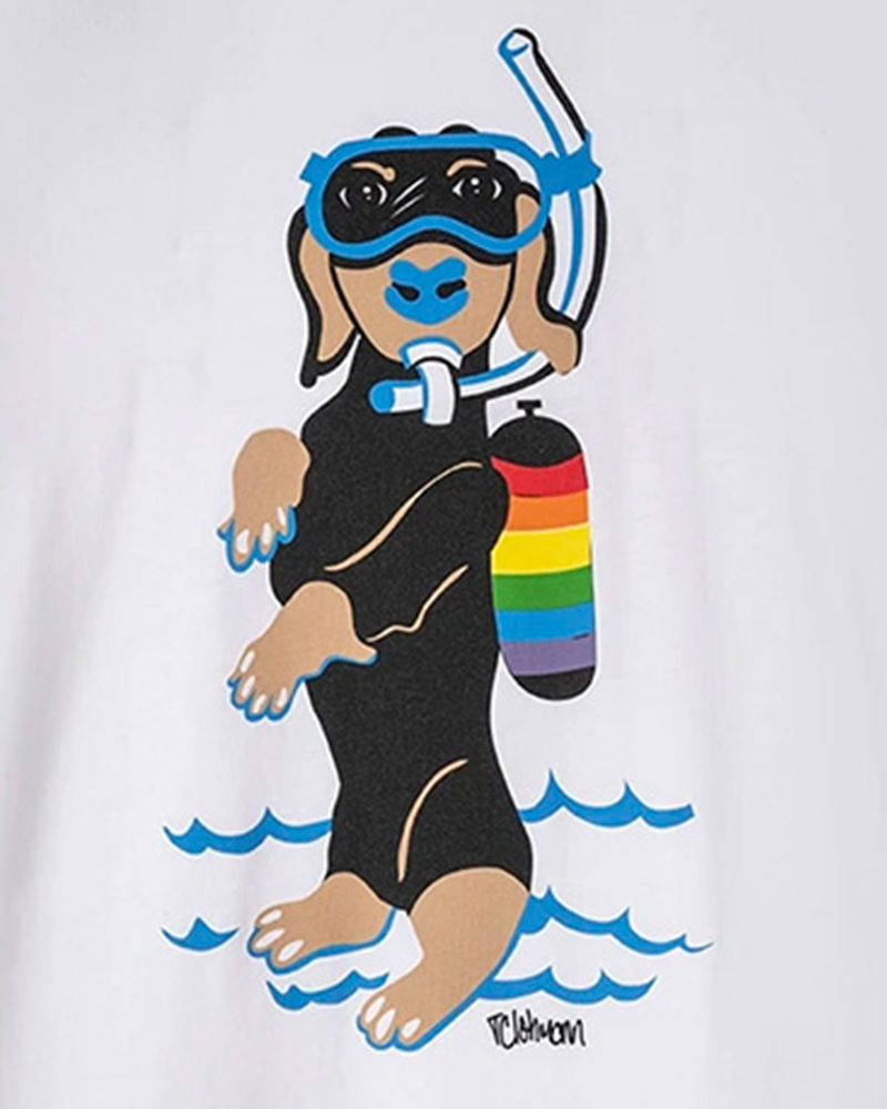 To celebrate World Oceans Day, Harmont & Blaine has created a special t-shirt featuring a colored illustration of the iconic dachshund Blaine as a scuba diver. Designed in collaboration with American artist Jay C. Lohmann, the limited edition t-shirt in organic cotton is now available on harmontblaine.com